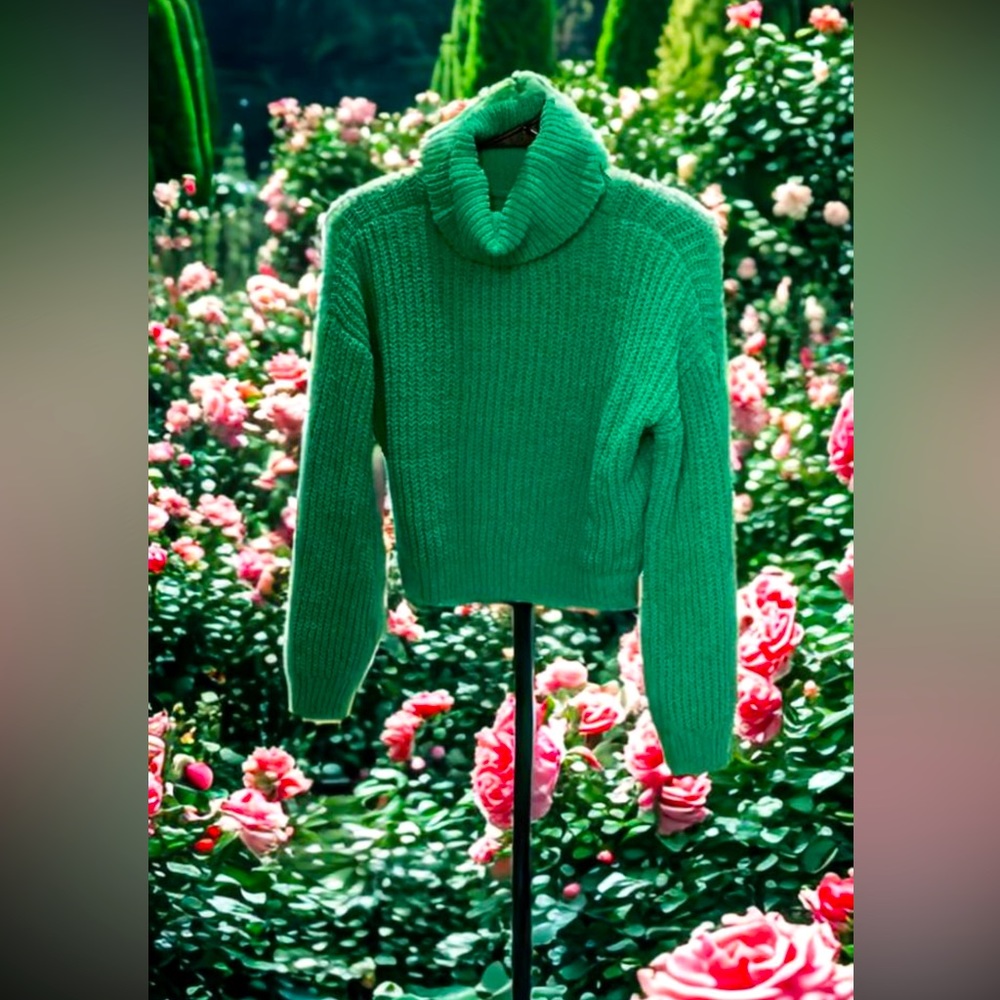 Green cropped turtleneck knit sweater